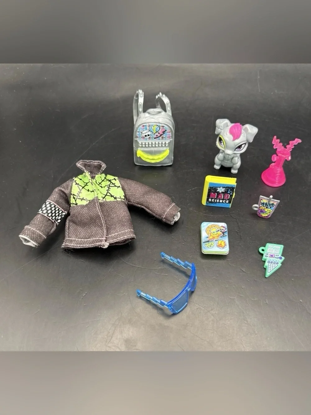 Monster High G3 Frankie Stein Core Refresh Jacket & Accessories Watzie, Backpack